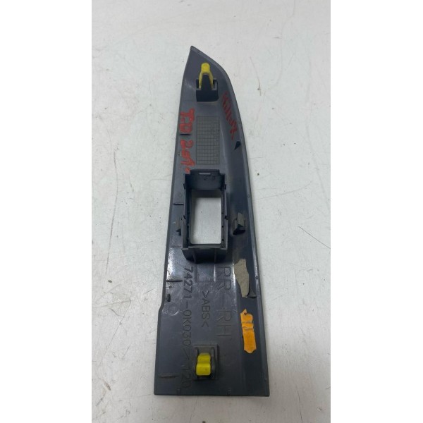 Acabamento Botao De Vidro Traseiro Direito Hilux 2010 Cx415